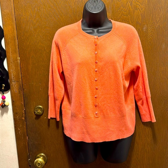 100% cashmere cardigan. Soft melon color. Unique snap closure. Brand b.chill - Picture 1 of 7